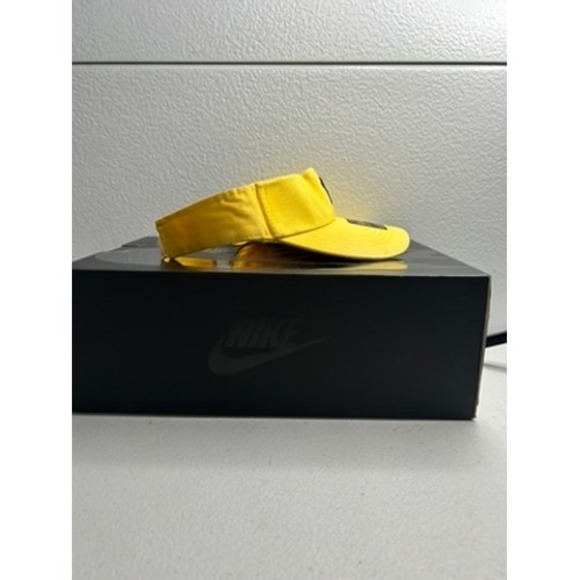 NY Yankees Visor Yellow Adjustable New‎ Era MLB Baseball Women's #388 - Picture 2 of 5